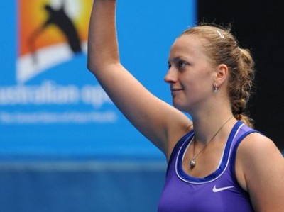 爱游戏官网-大比分获胜首场状态出色，FPX观众沸腾！，科维托娃重返赛场赛场气氛高涨