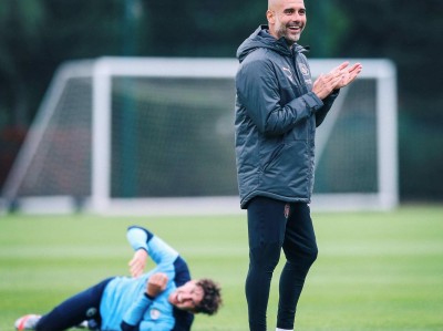 爱游戏体育-埃因霍温训练开放日，窗口期刷新队史纪录引欢呼，英超在即，资深球员宣示担当的简单介绍